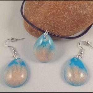 Resin necklace and earrings